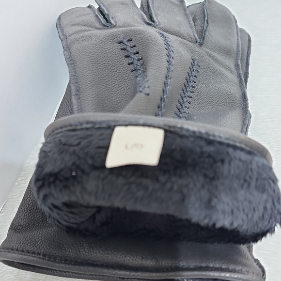 UGG Men's Black Leather Gloves - Picture 3 of 8
